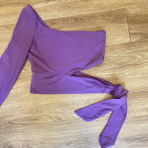 Better Be One Shoulder Tie Side Crop Top. Purple - Picture 4 of 9